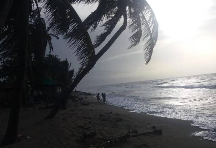 Пансион Emeraua Hospedaje   Hostel