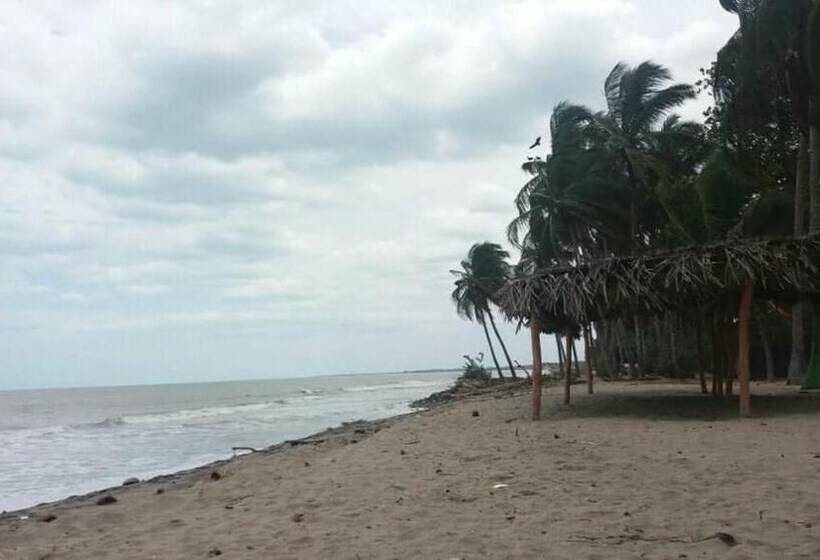 Пансион Emeraua Hospedaje   Hostel