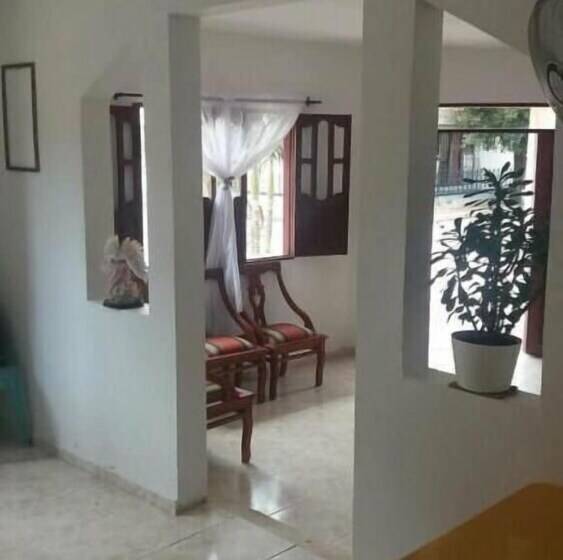 Пансион Emeraua Hospedaje   Hostel