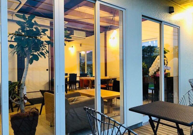 بنسيون Guesthouse ＆ Beach Cafe Fuego