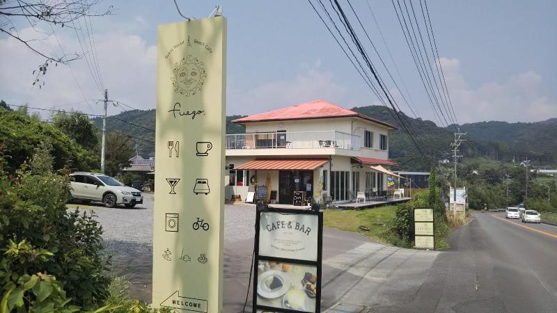 بنسيون Guesthouse ＆ Beach Cafe Fuego