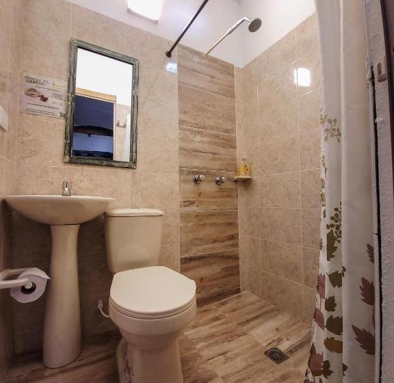 פנסיון Hostal Macondo Inn