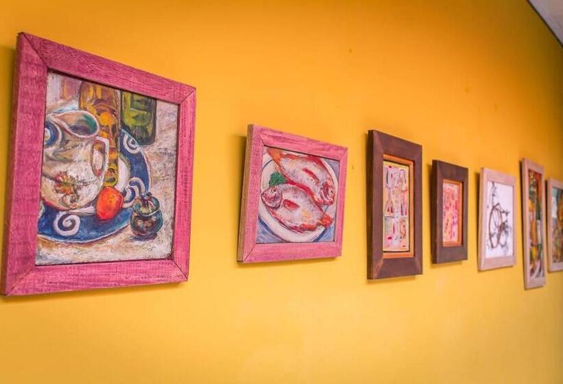 بنسيون Hostal Macondo Inn