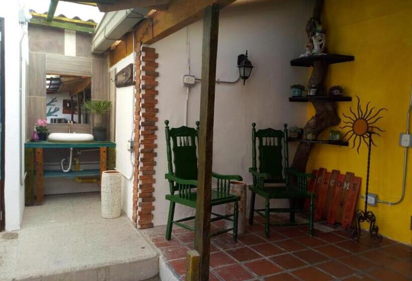 بنسيون Hostal Macondo Inn