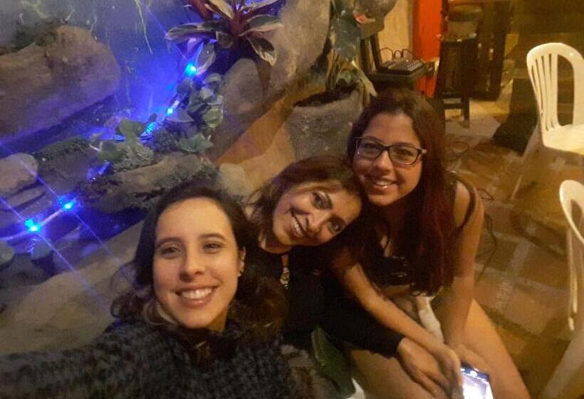 פנסיון Hostal Macondo Inn