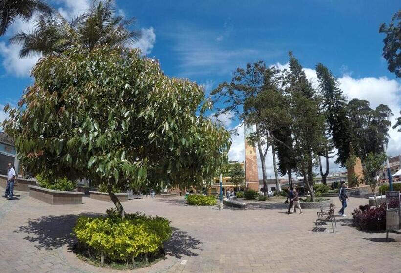 بنسيون Hostal Macondo Inn