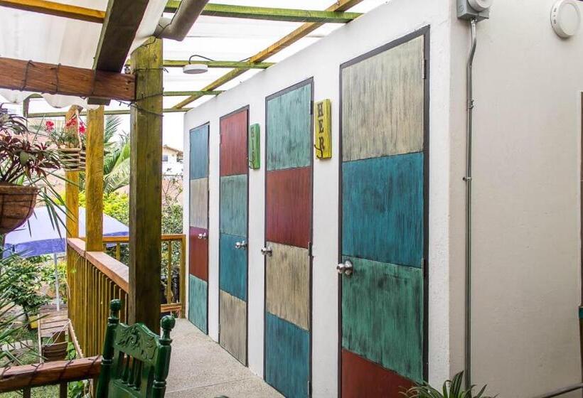 بنسيون Hostal Macondo Inn