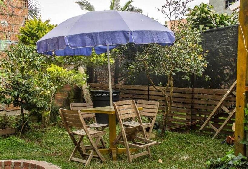 פנסיון Hostal Macondo Inn