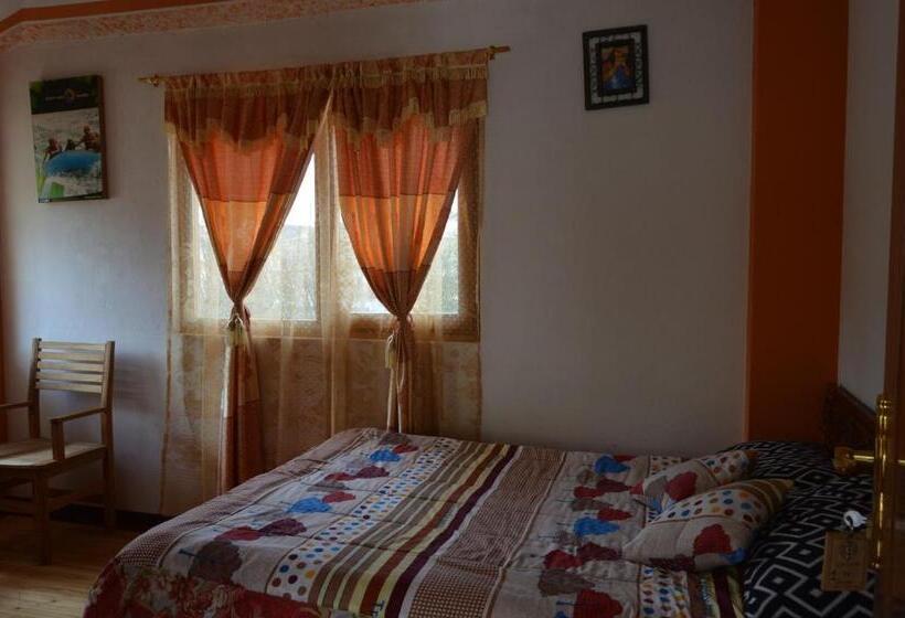 پانسیون Kuyllur ñán