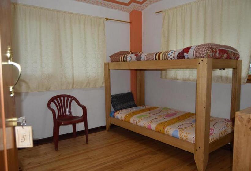 بنسيون Kuyllur ñán