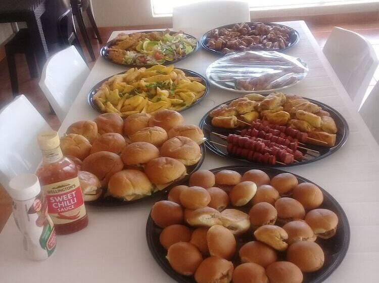 펜션 Naledi Lodge & Guest Houses