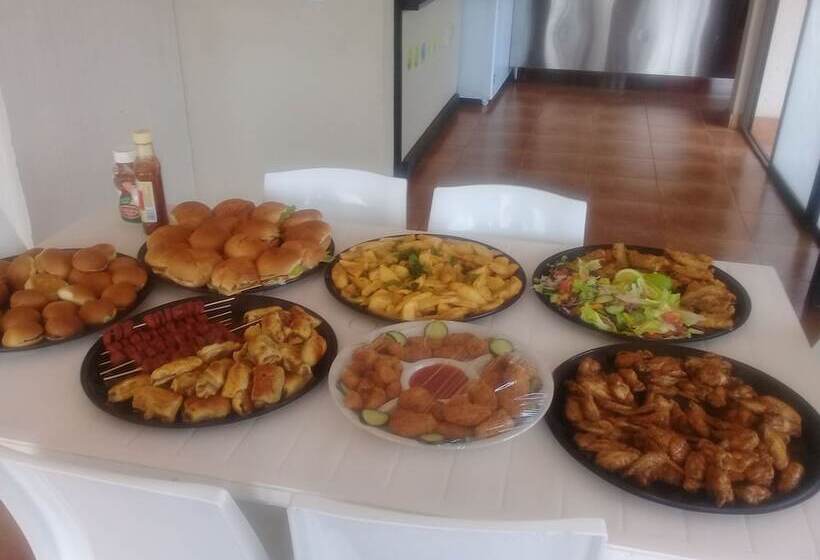 펜션 Naledi Lodge & Guest Houses