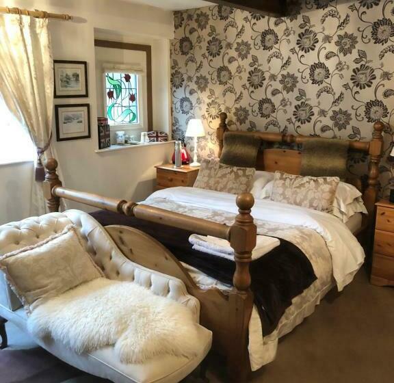 Пансион Over The Bridge Guest House