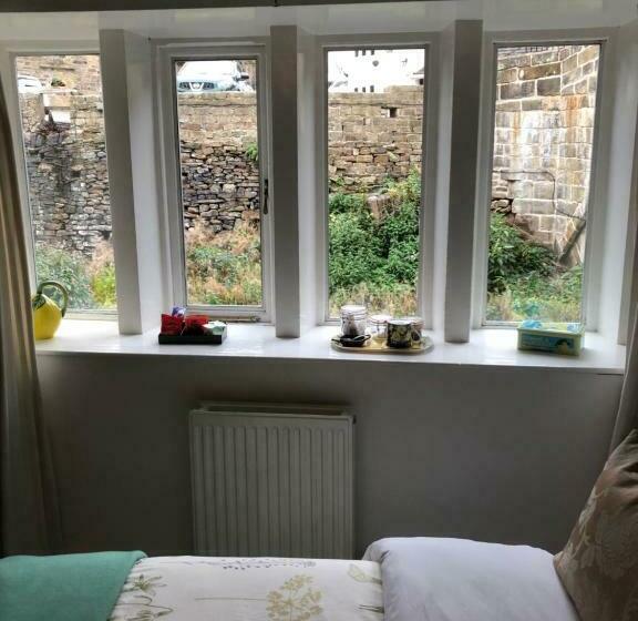 Пансион Over The Bridge Guest House