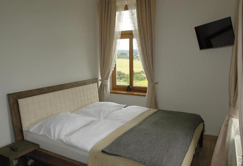 פנסיון Penzion Marjána