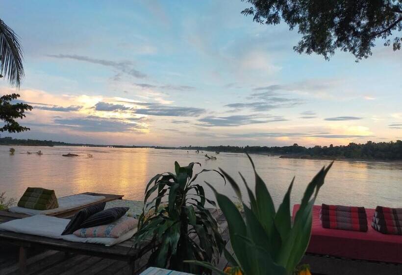 پانسیون Pomelo Restaurant And Guesthouse S Fishermen & A Tammarine Bungalow Riverfront   Immerse In Nature