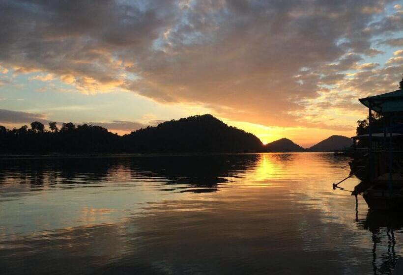 ペンション Pomelo Restaurant And Guesthouse S Fishermen & A Tammarine Bungalow Riverfront   Immerse In Nature