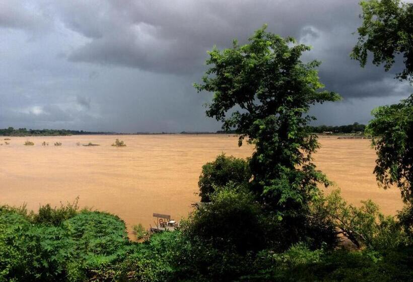 پانسیون Pomelo Restaurant And Guesthouse S Fishermen & A Tammarine Bungalow Riverfront   Immerse In Nature