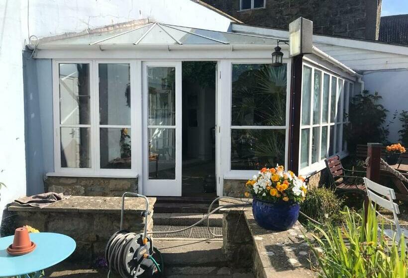 بنسيون The Durbeyfield Guest House