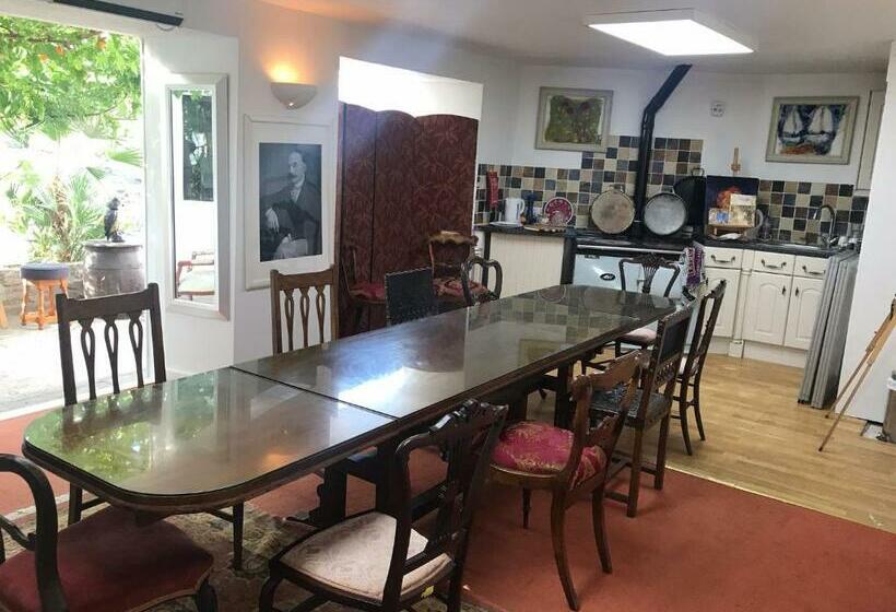 بنسيون The Durbeyfield Guest House