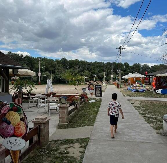 بنسيون Tiszapart Vendégház