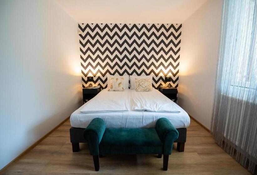 بنسيون Tiszapart Vendégház