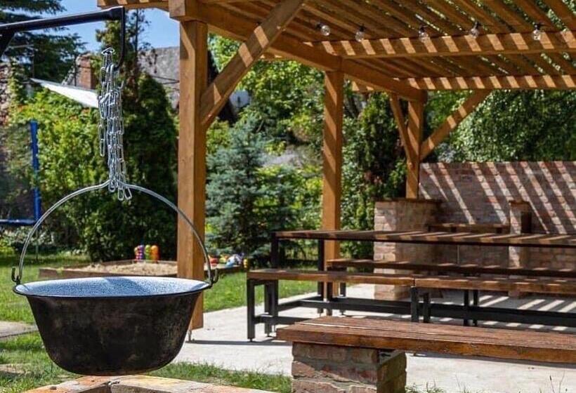 بنسيون Tiszapart Vendégház