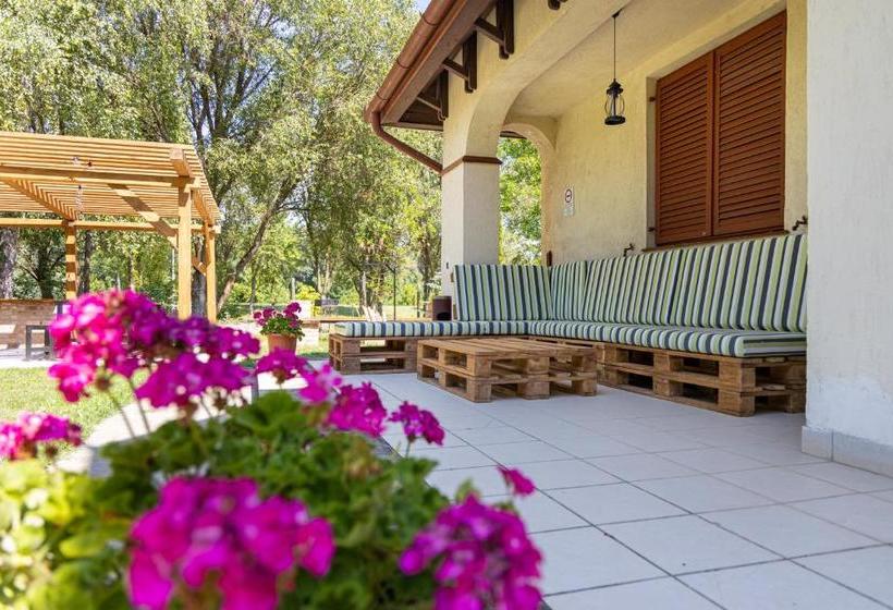 بنسيون Tiszapart Vendégház