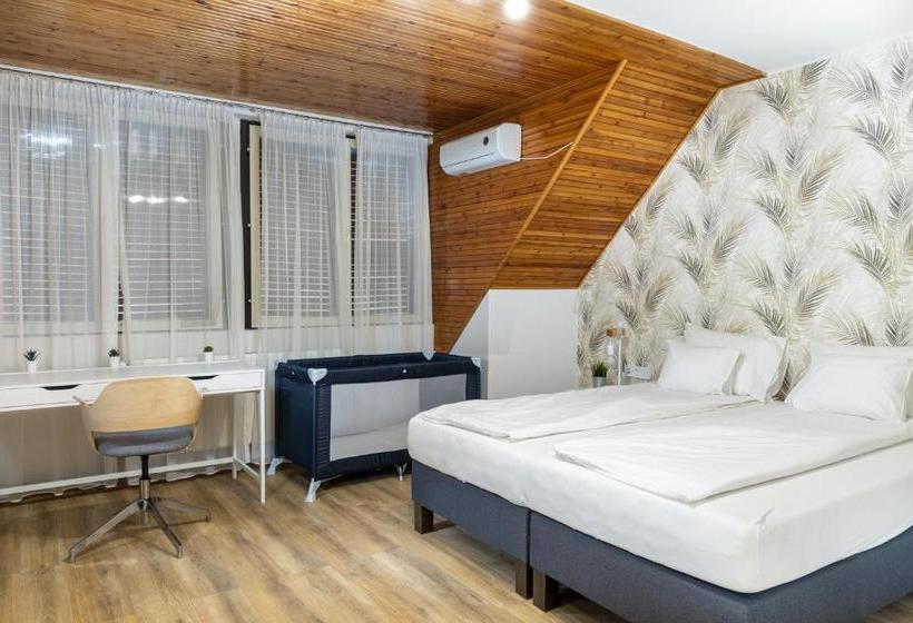 بنسيون Tiszapart Vendégház