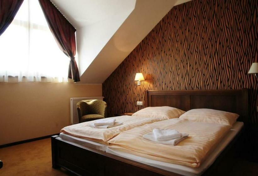 فندق صغير Country Saloon Belá