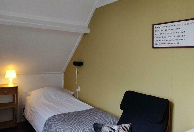 هاستل Hoeve De Mertel