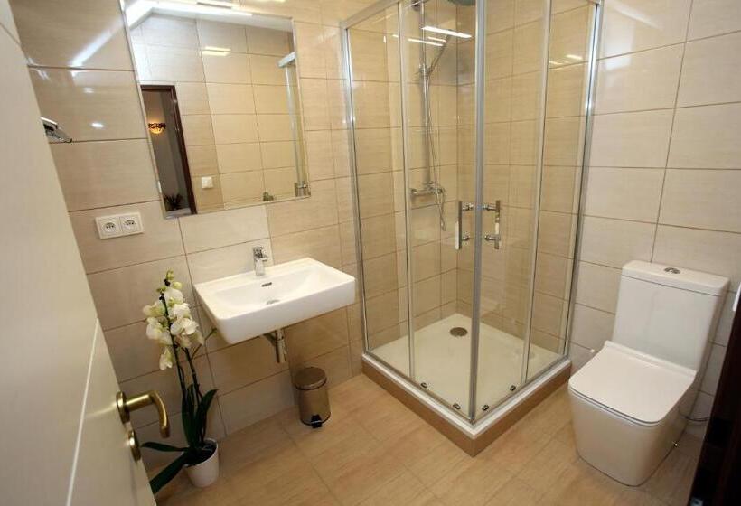 הוסטל Restaurant Penzion U Buchlovskeho Zamku