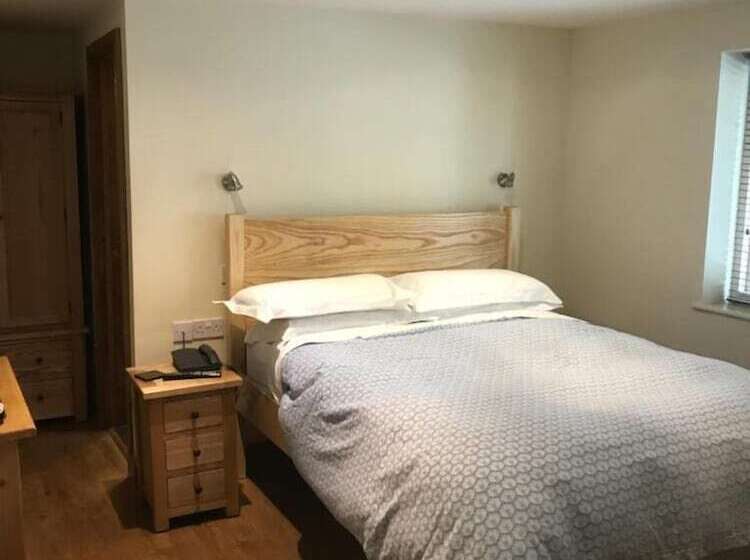 Общежитие The Saracens Head Inn