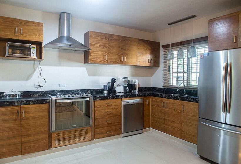 הוסטל Villas Parota Inn