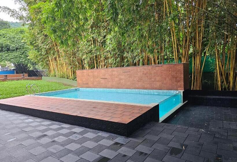 אתר נופש Athirapally Green Trees