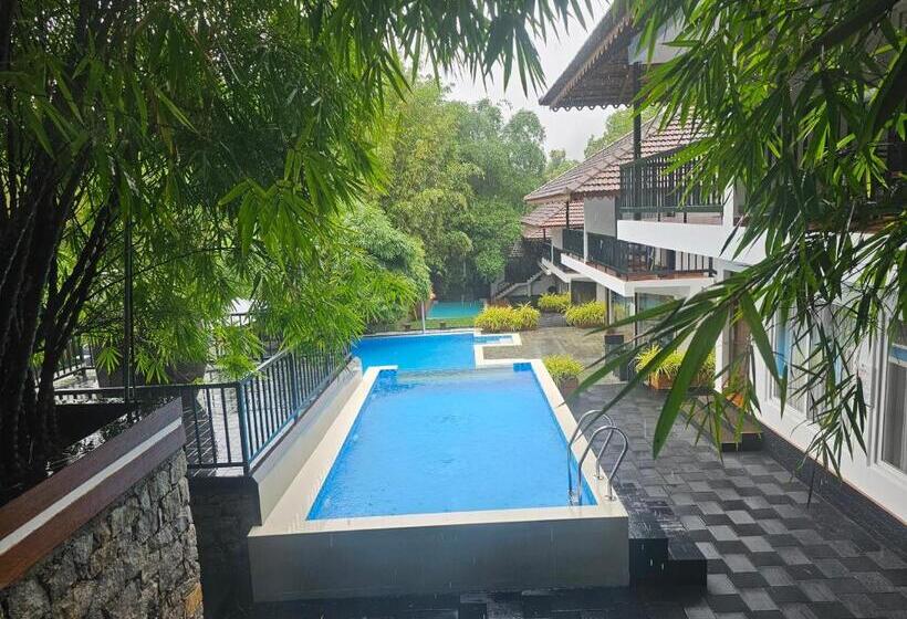 אתר נופש Athirapally Green Trees