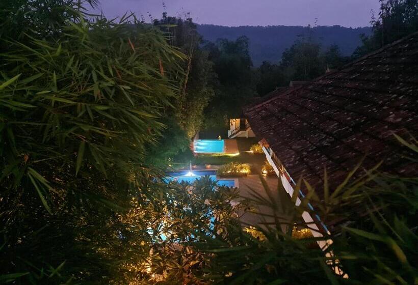 אתר נופש Athirapally Green Trees