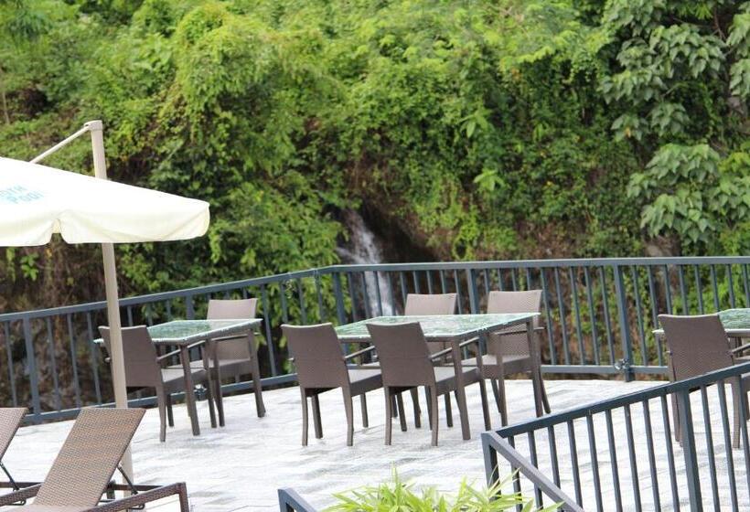 אתר נופש Athirapally Green Trees