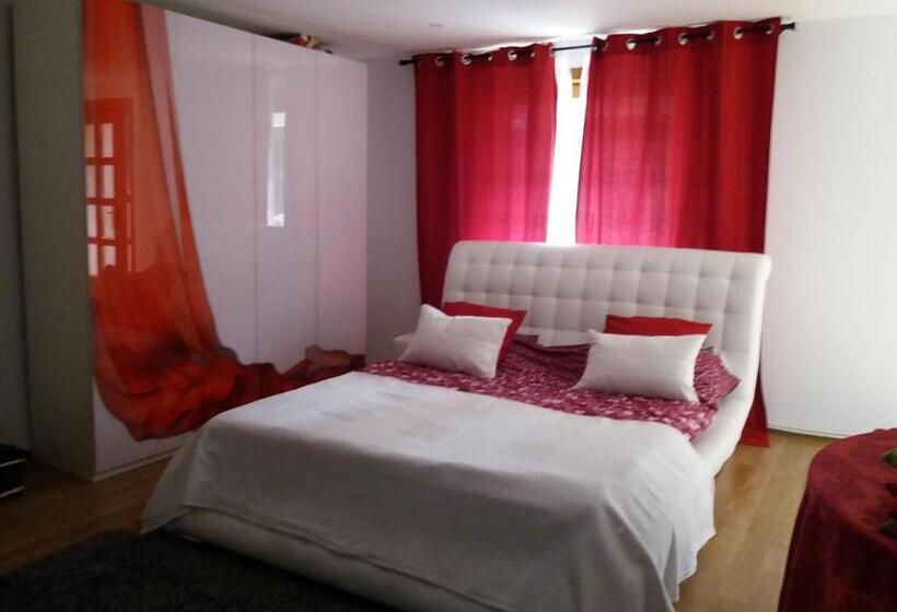 مبيت وإفطار Casa Cu Muri