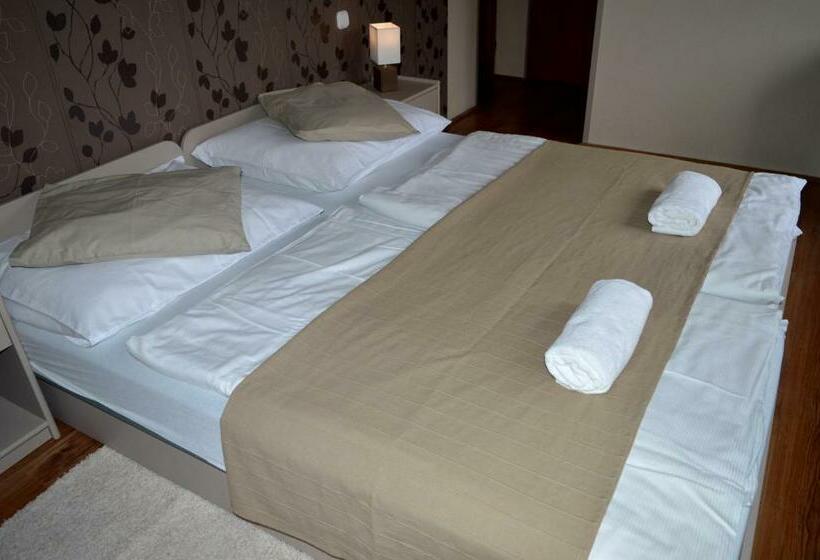 민박 Pollushof Panzió és étterem