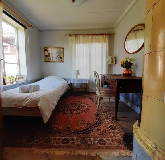 Frägsta Hälsingegård B&b