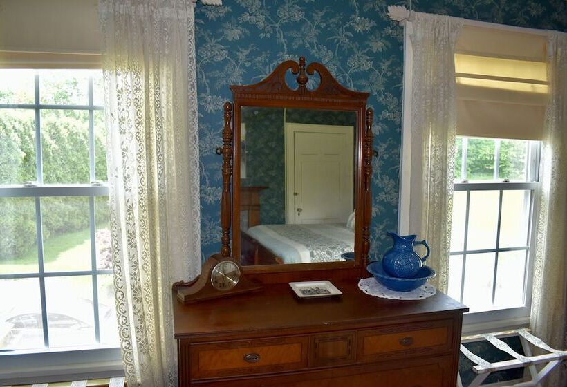 Harbour House Inn B&b