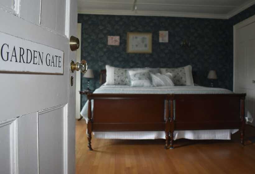 Harbour House Inn B&b