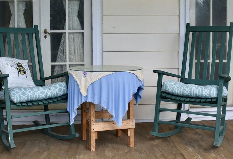 Harbour House Inn B&b