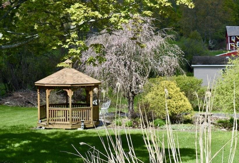 Harbour House Inn B&b