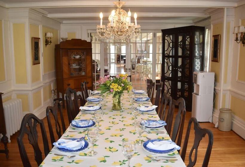 Harbour House Inn B&b