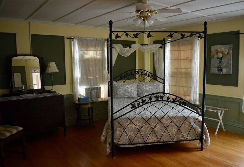 Harbour House Inn B&b