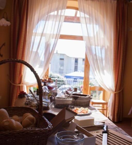 Отель Carla Failela