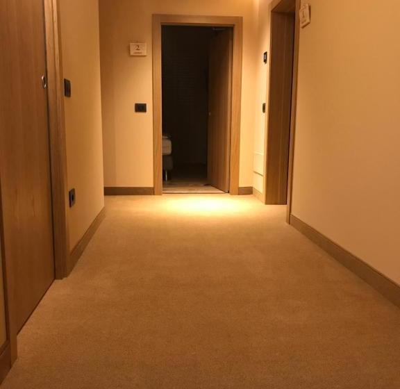 Отель Carla Failela