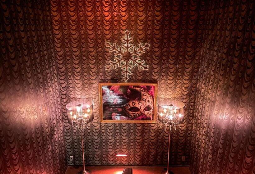 هتل Christmas Night At The Opera